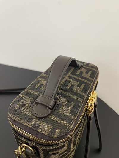 フェンディバッグ細部ディテール